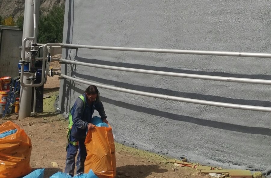 Deposito exterior con PUR